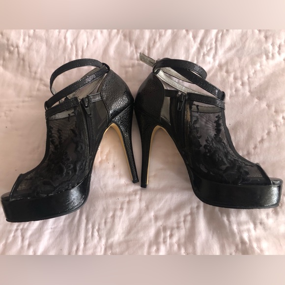 NWOT Dollhouse lace platform stilettos - Picture 4 of 7